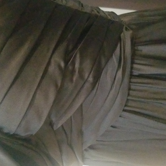 Elegant Gown - Picture 6 of 12